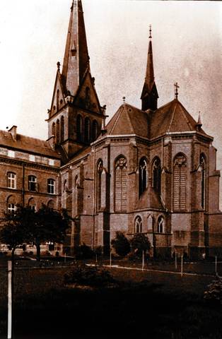 Seine bedeutendste Stiftung war 1889 das St. Josef-Stift für seine Heimatstadt Sendenhorst. Damit wollte er die Hilfe, die seiner Familie zuteil geworden war, wieder gut machen.