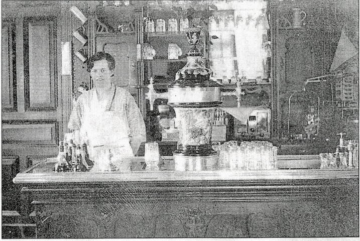 1937: In der traditionsreichen Gaststätte hieß Mathilde Geschermann die Albersloher nach der Arbeit zu Bier und Korn willkommen.