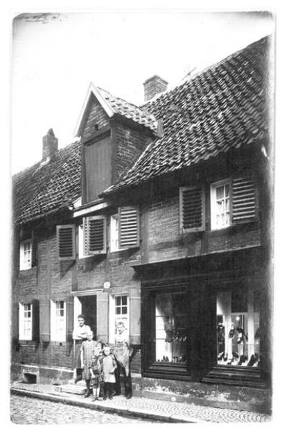 Rechtes helles Gebäude